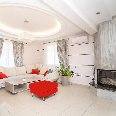 Casa Della Pace * Ялиссос
